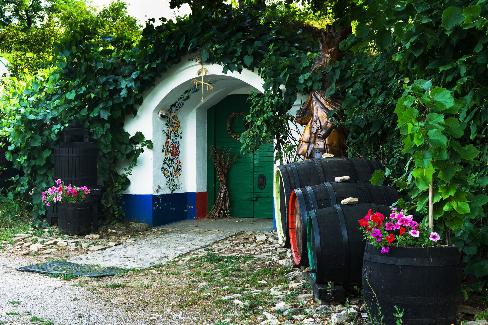 Dyje z Nových Mlýnů, vodácká dovolená bez starostí. Kemp a snídaně v ceně.