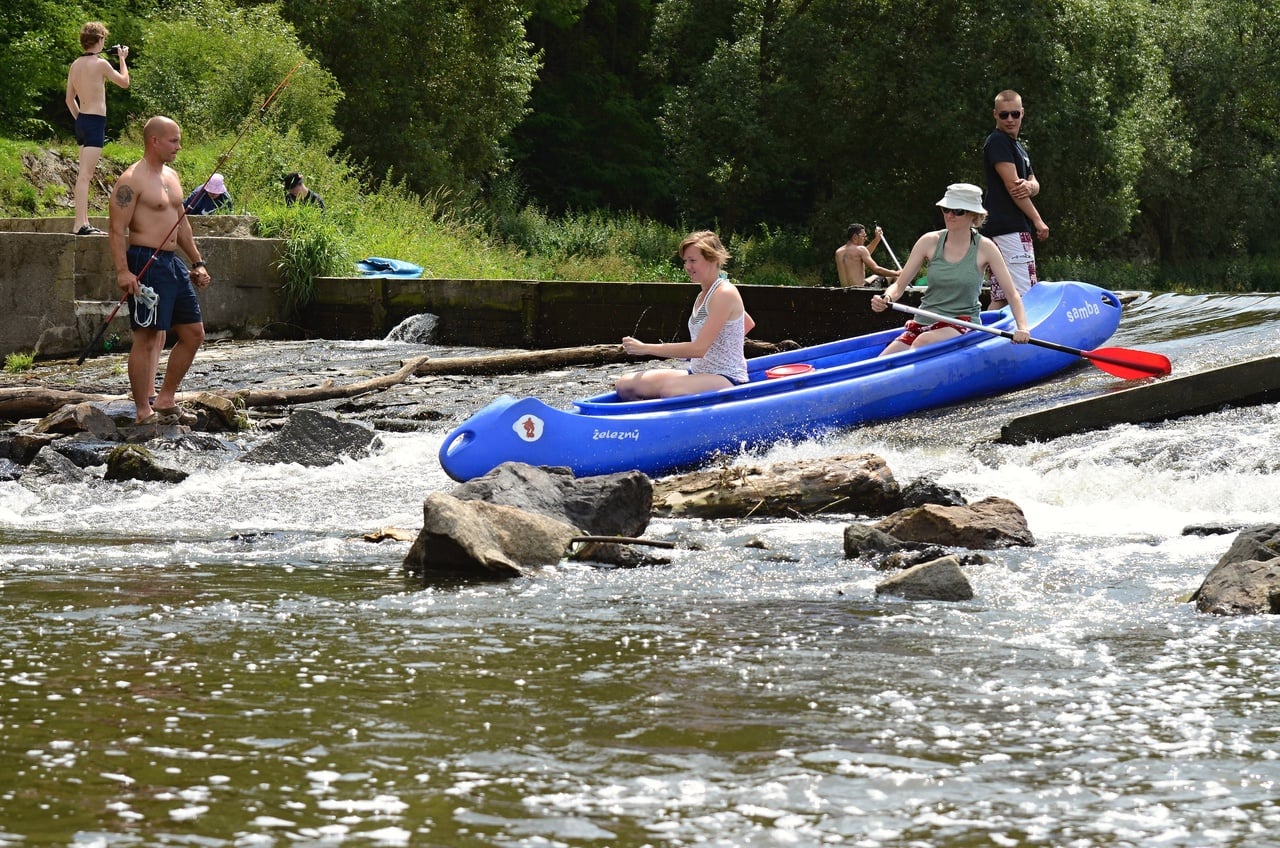Berounka z Višňové, vodácká dovolená bez starostí. Kemp a snídaně v ceně.