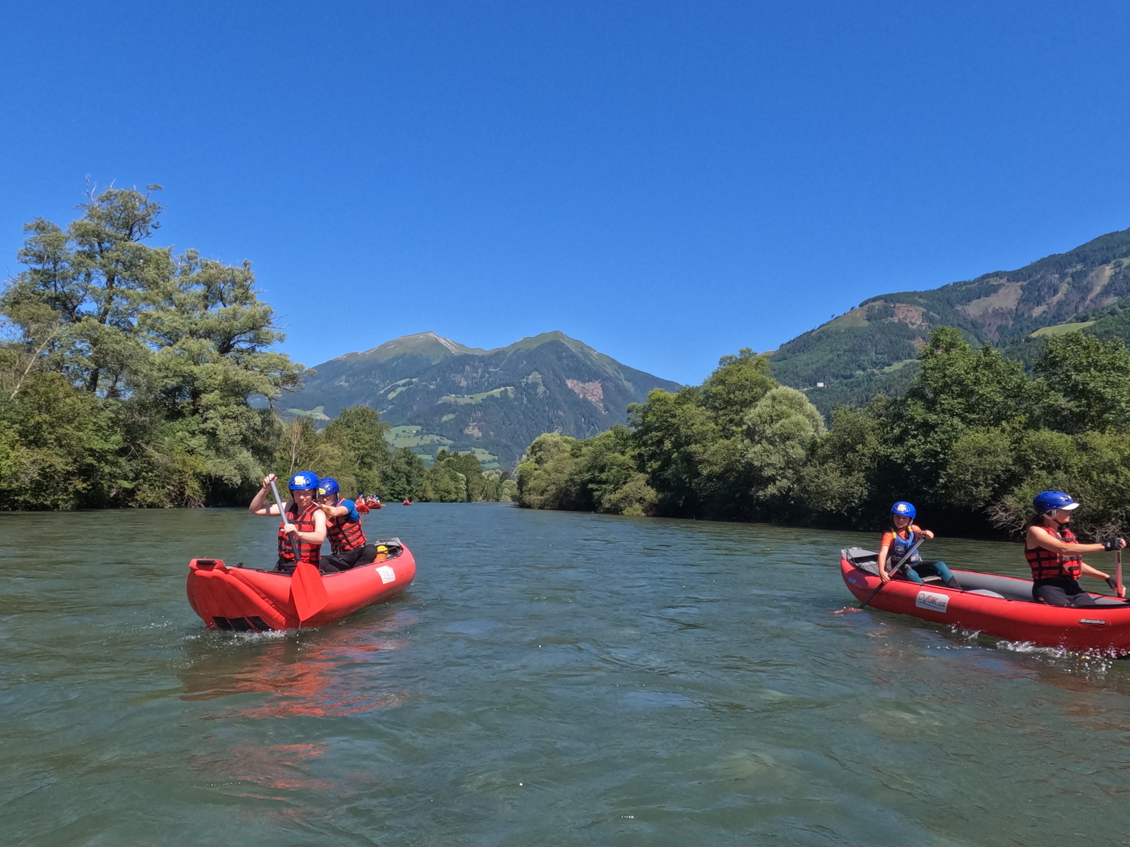 Soča, Koritnica, Möll a Isel. Rakousko a Slovinsko pro zkušenější vodáky. Doprava s námi nebo vlastní.