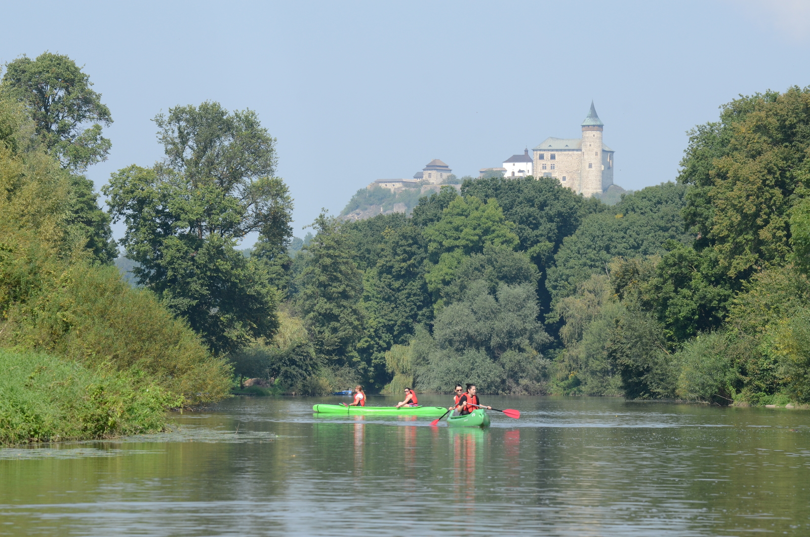 Vodácká stezka pod Kunětickou horou. S dopravou na start. Kánoe - raft - sit on top - sup.