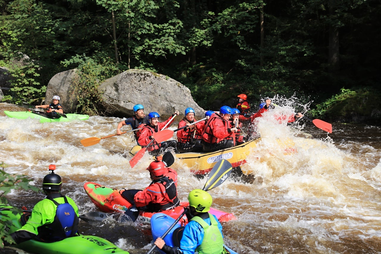 Letní rafting pod Lipnem