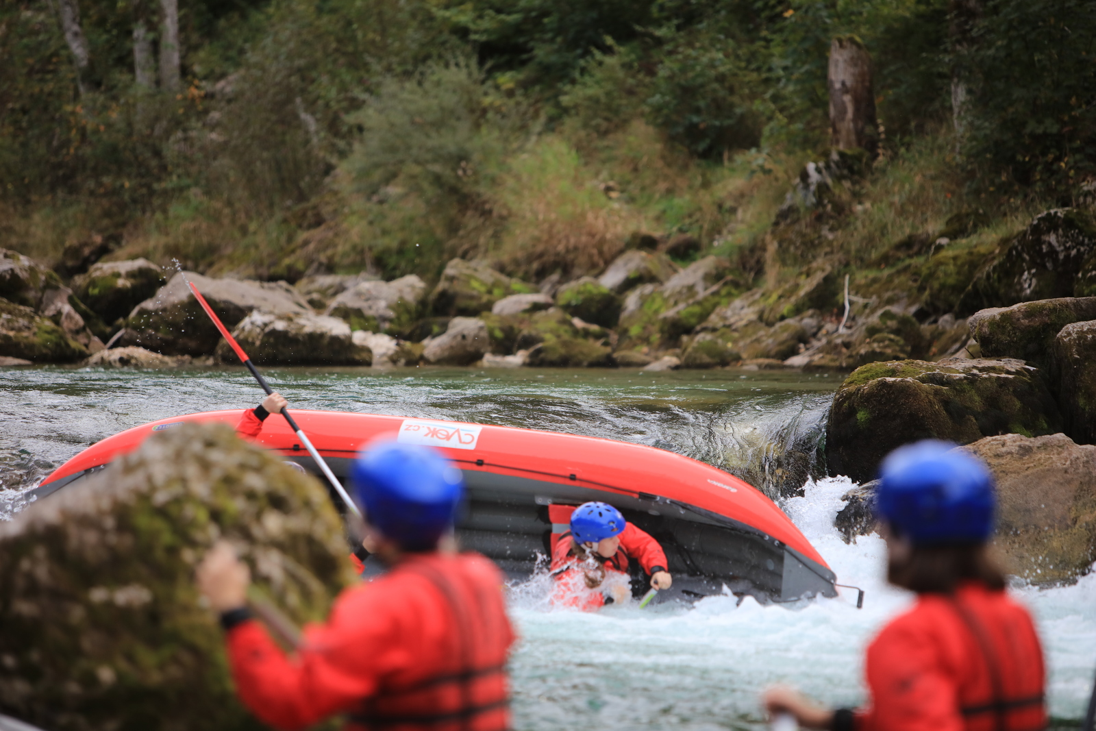 Whitewater camp Salza. Intenzivní kurz jízdy na divoké vodě. Kánoe. Doprava s námi nebo vlastní.