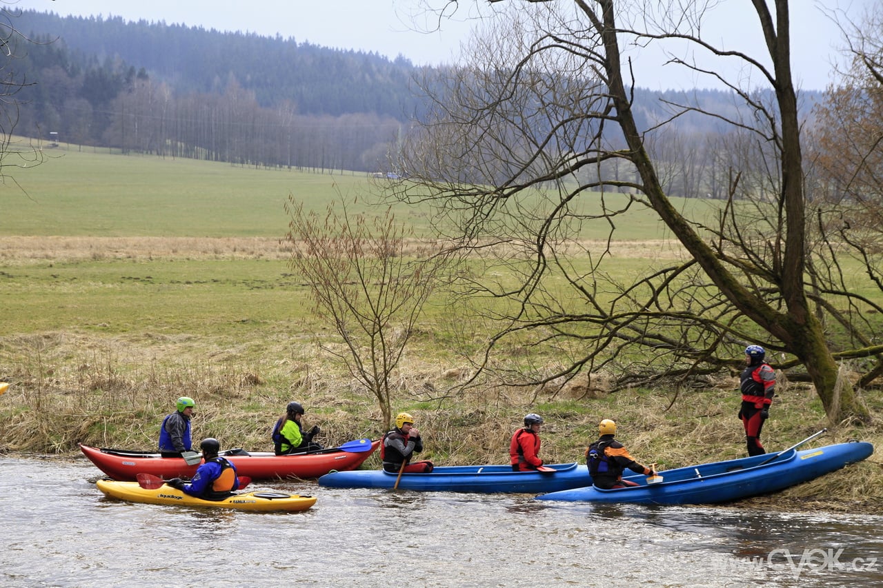 Chrudimka ze Seče ve skupině s instruktorem nebo sami. Dovoz a půjčovna lodí, převoz zavazadel. Kánoe, raft, kajak, packraft.