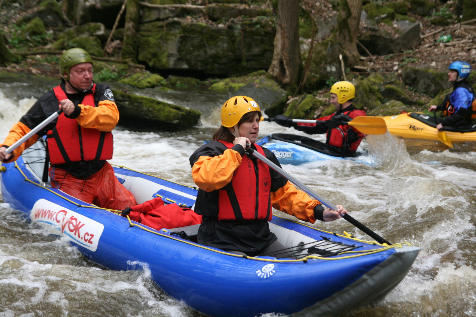 Doubrava z Pařížova s instruktorem nebo sami. Dovoz a půjčovna lodí, převoz zavazadel. Kánoe, raft, kajak, packraft.