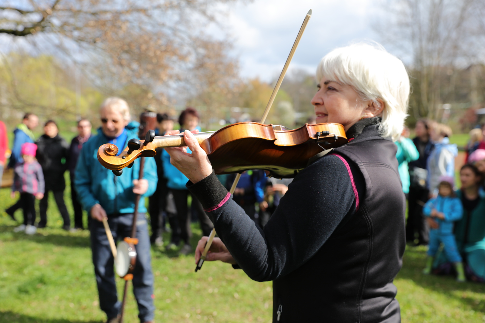 Chrudimka z Chrudimi do Pardubic, zahájení vodácké sezóny. Dovoz a půjčovna lodí, převoz zavazadel.