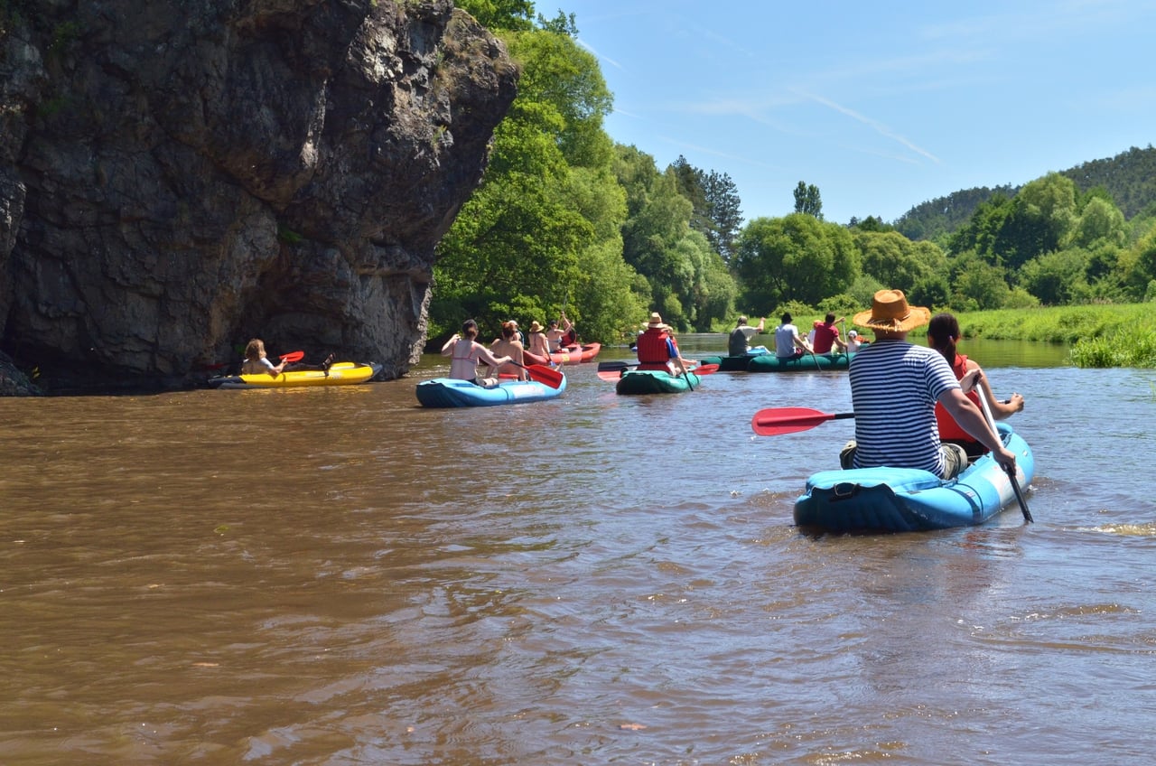 Jihlava z Mohelna do Ivančic. S instruktorem nebo sami. Dovoz a půjčovna lodí, převoz zavazadel. Kánoe, rafty, kajaky, SUP.