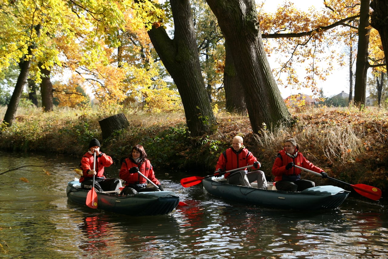 Opatovický kanál, zamykání vody. Dovoz a půjčovna lodí, převoz zavazadel, svoz řidičů.