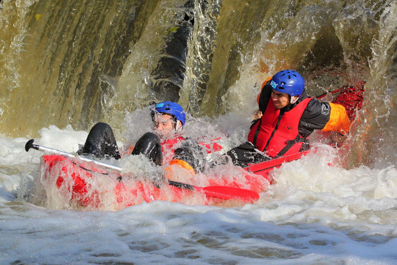 Rio Botič Praha. S instruktorem nebo sami. Dovoz a půjčovna lodí, převoz zavazadel. Kánoe, rafty a kajaky.